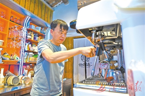 现代咖啡香与书卷气中焕发新生不朽情缘游戏